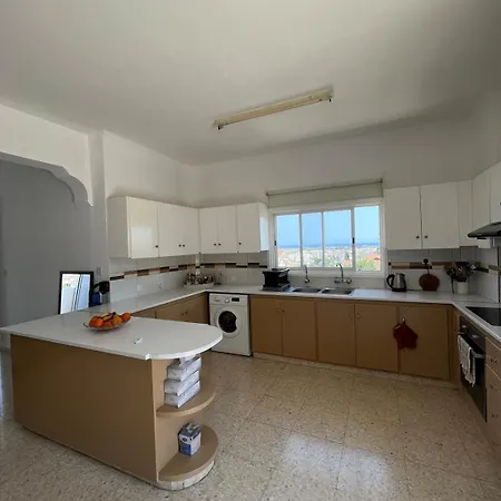 Huge Terrace In Peaceful * בורוקליני